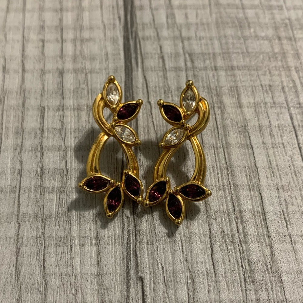 Avon Vintage Vine Design Earrings